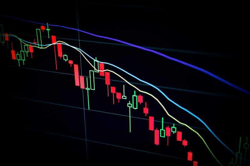 Sterling Hits Two-Year High Against Dollar as Rate Cut Expectations Diverge