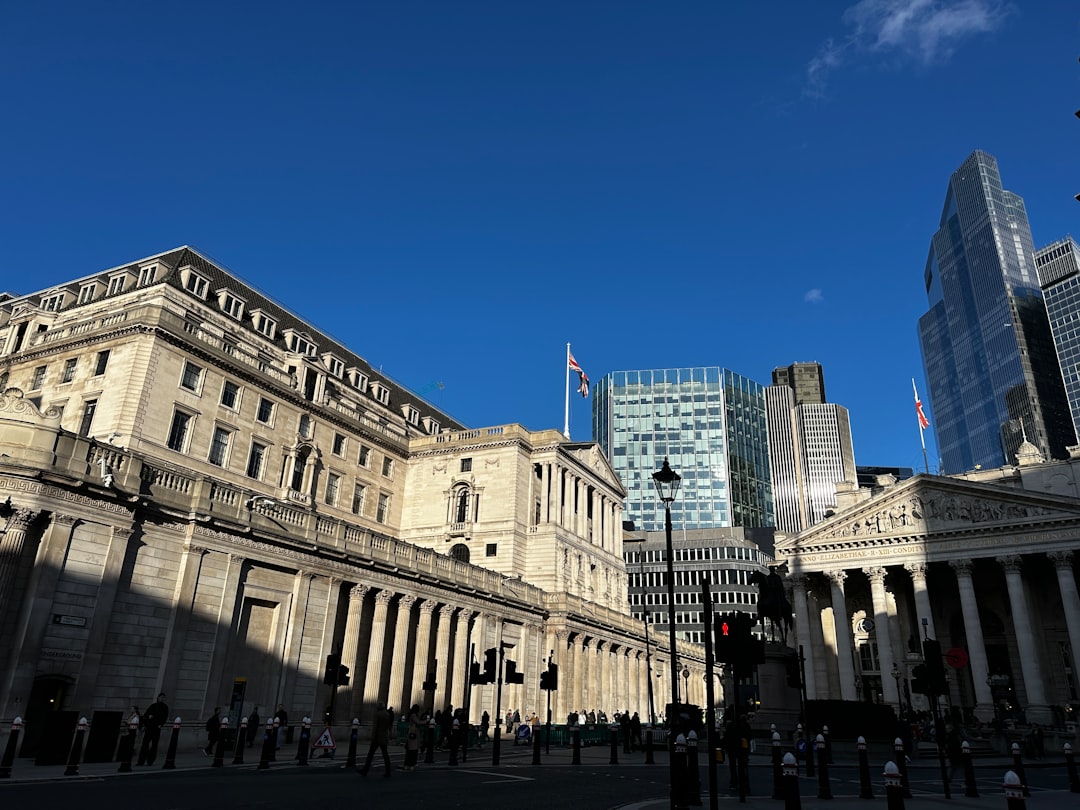 Sterling Strengthens Against Dollar as UK Economic Outlook Brightens
